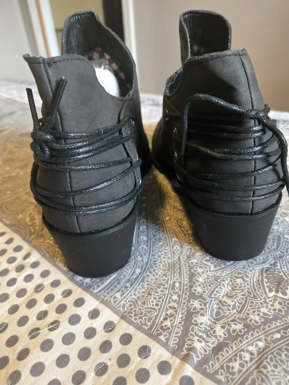 Women's Cowgirl Black/Dark Gray Cutout Faux Suede Ankle Boots Size 9.5
